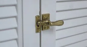 Town Center Locksmith Shop Liberty, MO 816-355-4027 - 9-Garage-Door-Locks